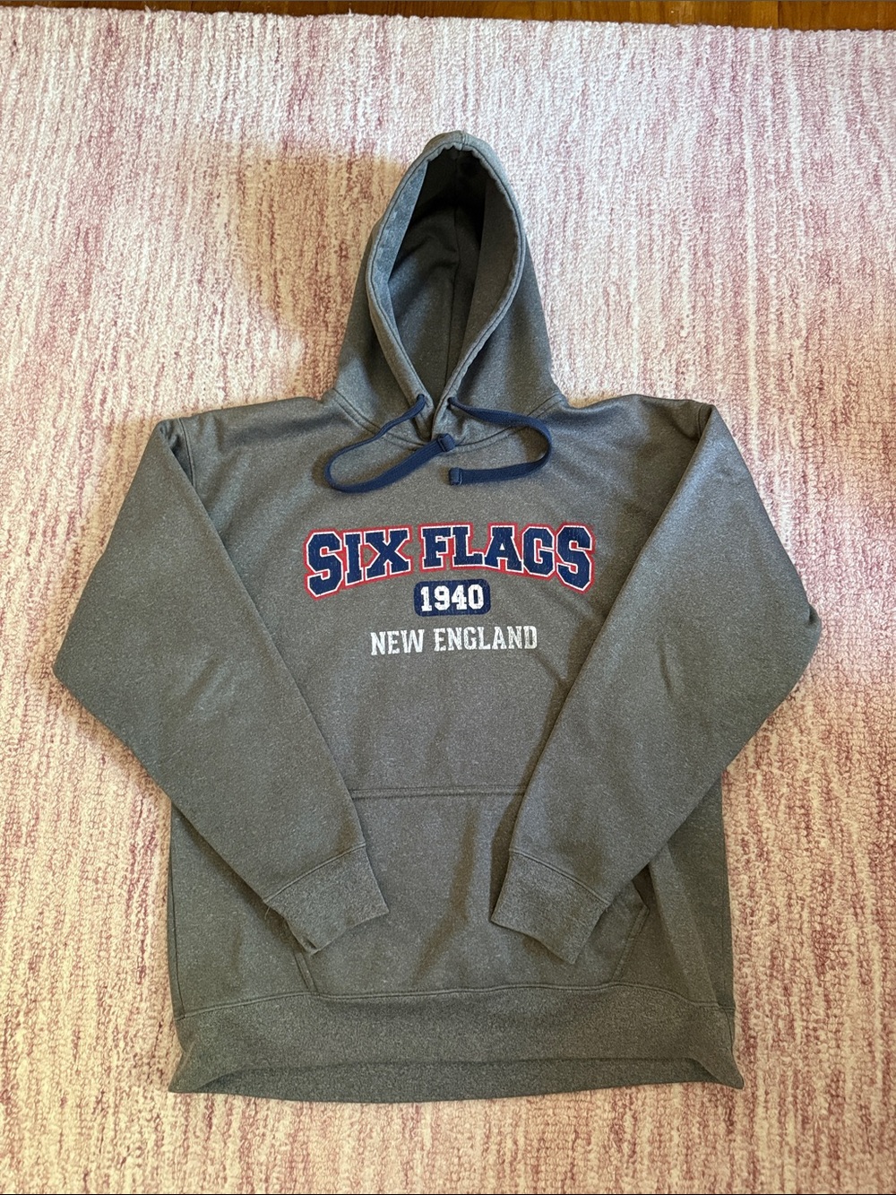 Six Flags New England Theme Park Gray Graphic Pullover Hoodie